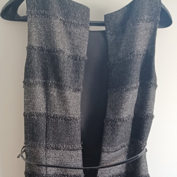 Sleeveless Evan Picone dress. Very flattering. - Picture 6 of 6